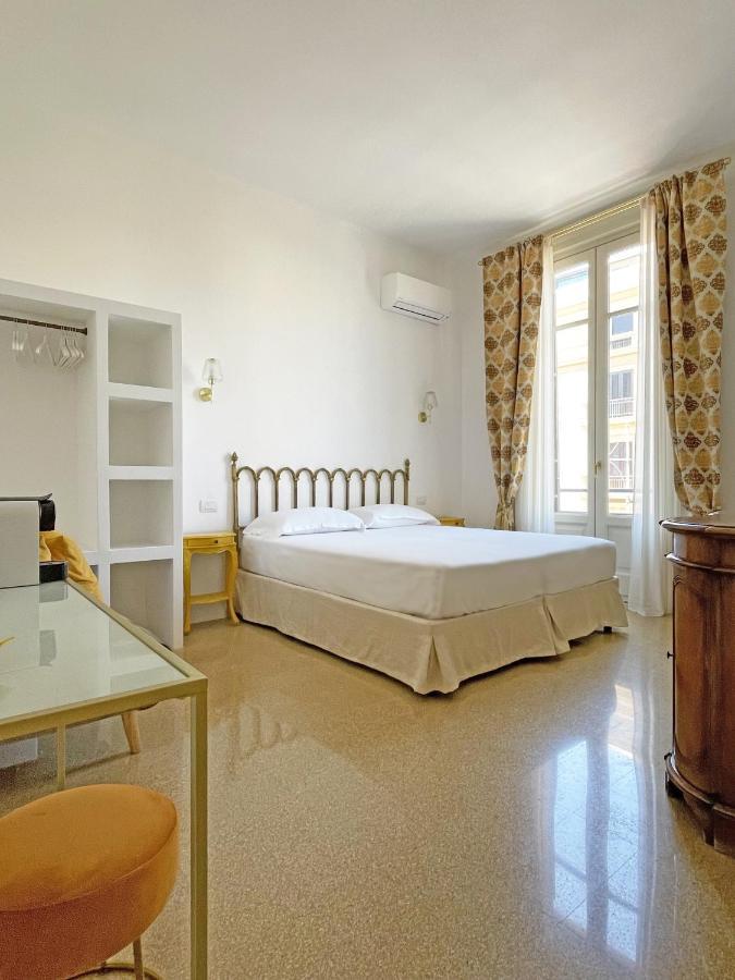 Isola - Smart Aparthotel Messina Exteriör bild