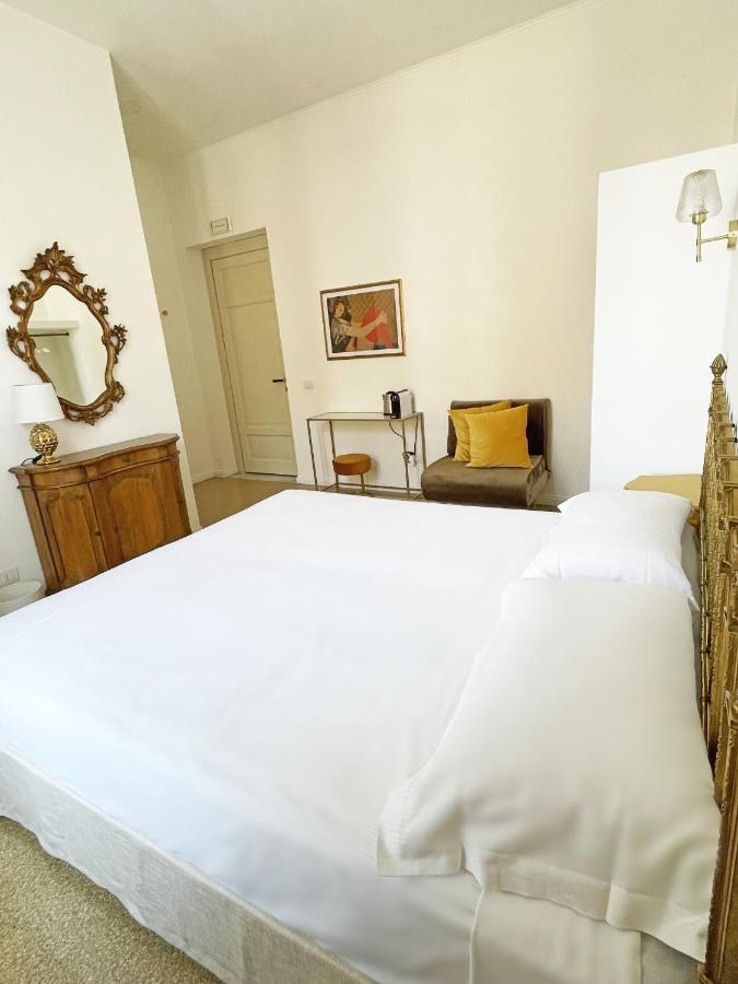 Isola - Smart Aparthotel Messina Exteriör bild