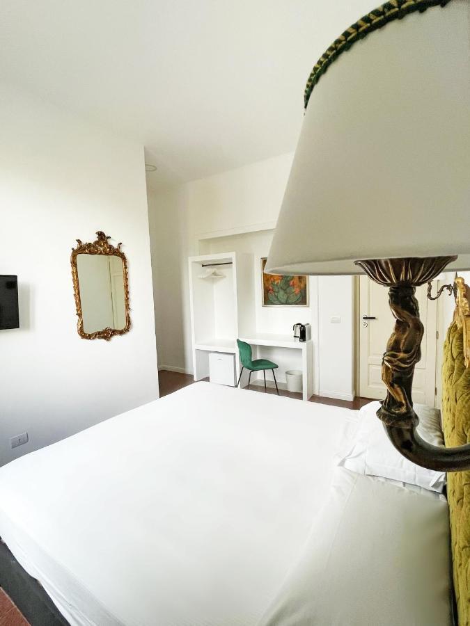Isola - Smart Aparthotel Messina Exteriör bild
