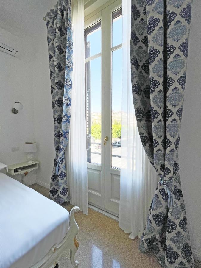 Isola - Smart Aparthotel Messina Exteriör bild