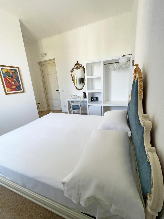 Isola - Smart Aparthotel Messina Exteriör bild